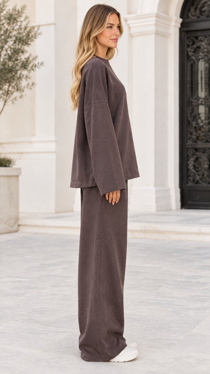 Side profile of model wearing relaxed espresso brown matching lounge set
